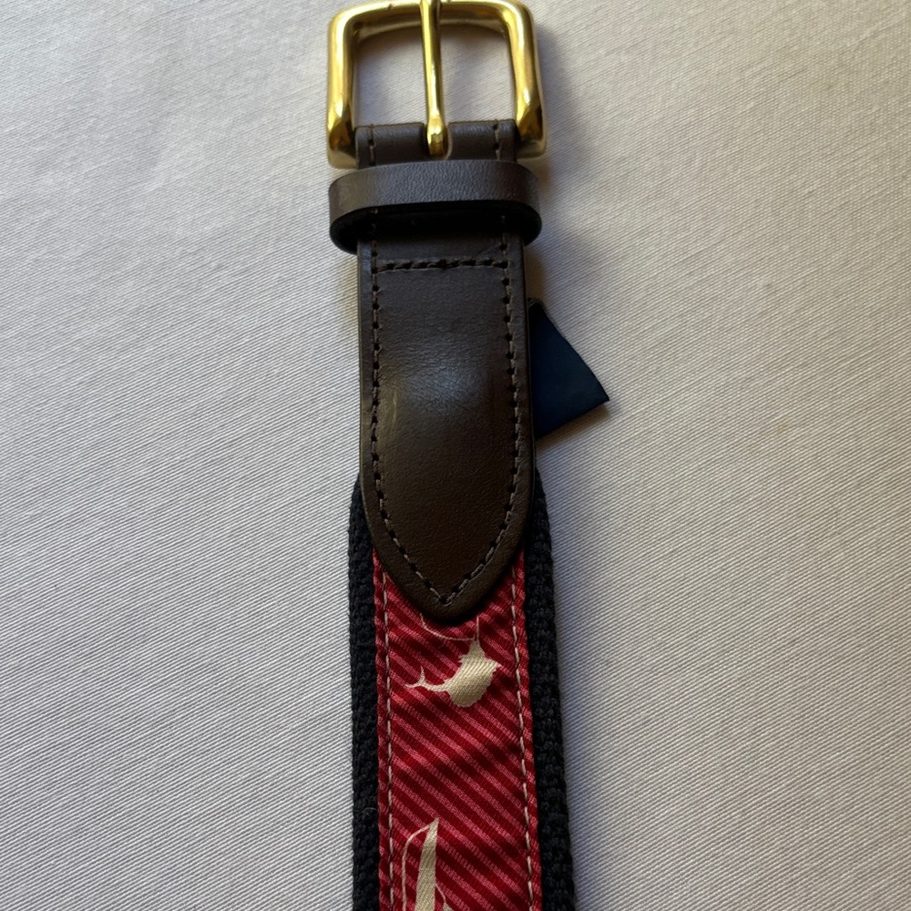 Vineyard Vines Black and Red Belt with fishing scene - size 32